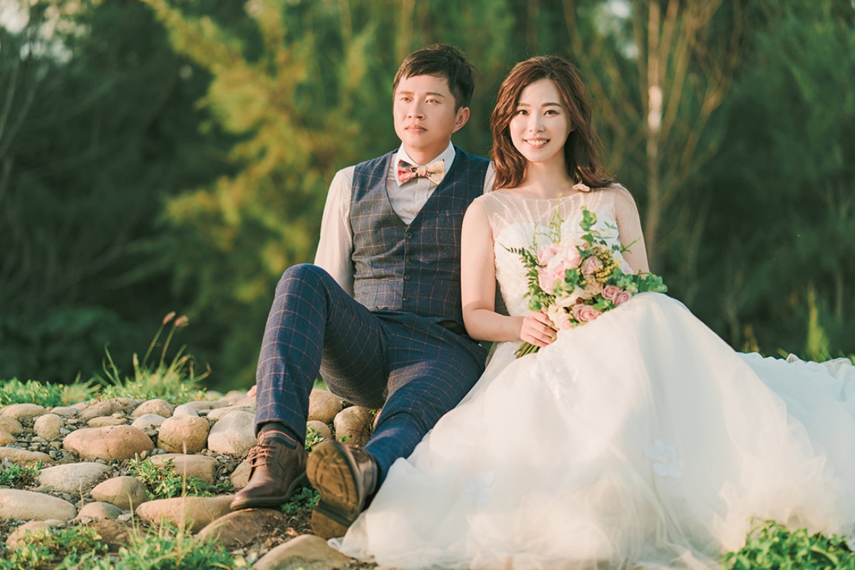 Taiwan Pre-Wedding Photoshoot Zoo Lush Greenery Beach by  on OneThreeOneFour 10