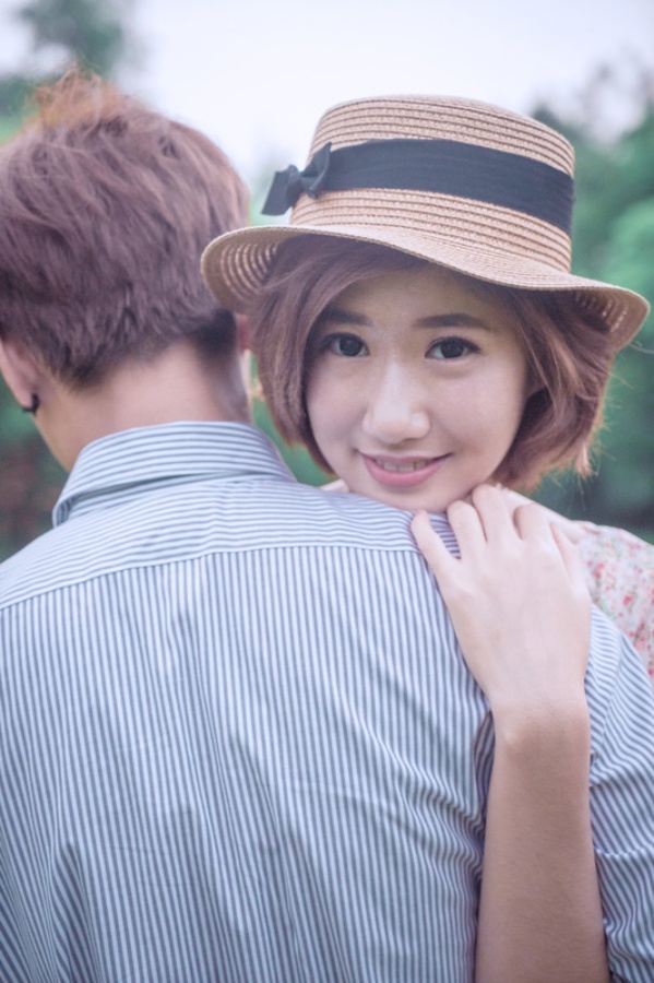 Taiwan Casual Couple Photoshoot At The Park During Autumn  by Star  on OneThreeOneFour 13