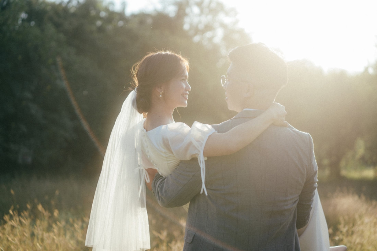 Taiwan Pre-Wedding Photoshoot Autumn Garden Scenic Nature  by  on OneThreeOneFour 18