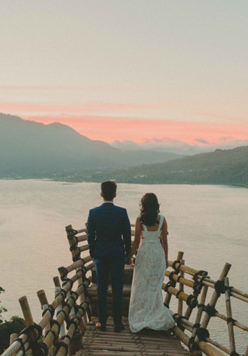 Bali Outdoor Pre-Wedding Photoshoot At Tamblingan Lake And Munduk Waterfall 