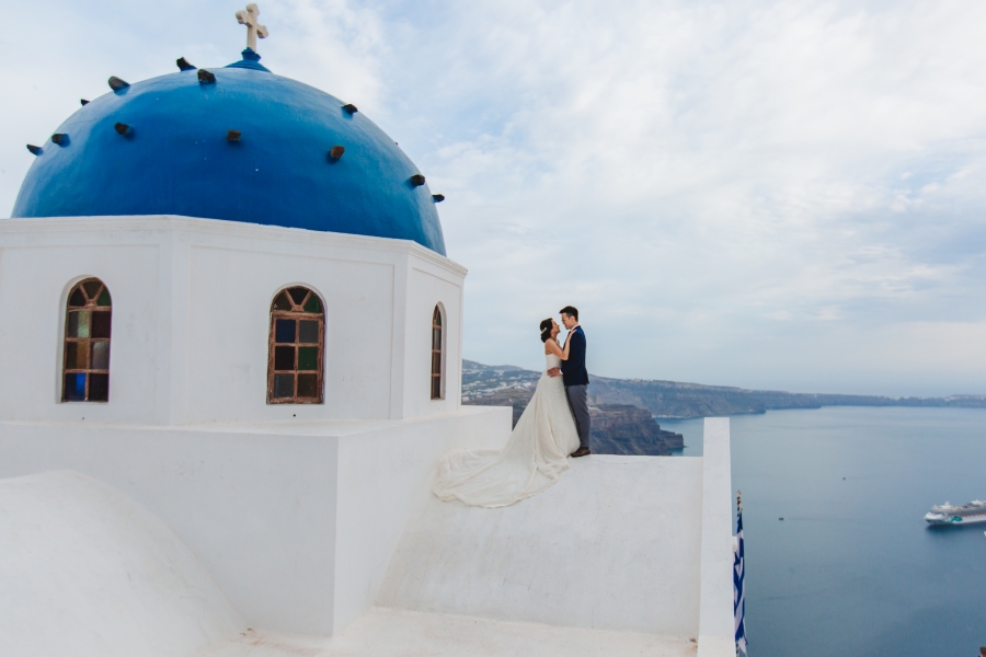 Santorini Pre-Wedding Photographer: Engagement Photoshoot In Oia During Sunset by Nabi on OneThreeOneFour 8