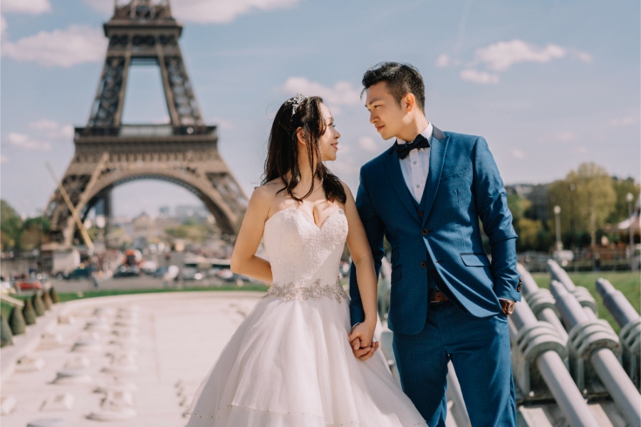 Paris Eiffel Tower and the Louvre Prewedding Photoshoot in France by Vin on OneThreeOneFour 6