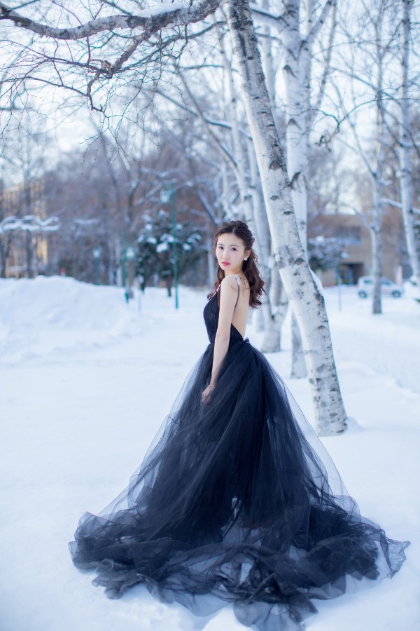 Hokkaido Outdoor Pre-Wedding Photoshoot During Winter | Wu | OneThreeOneFour
