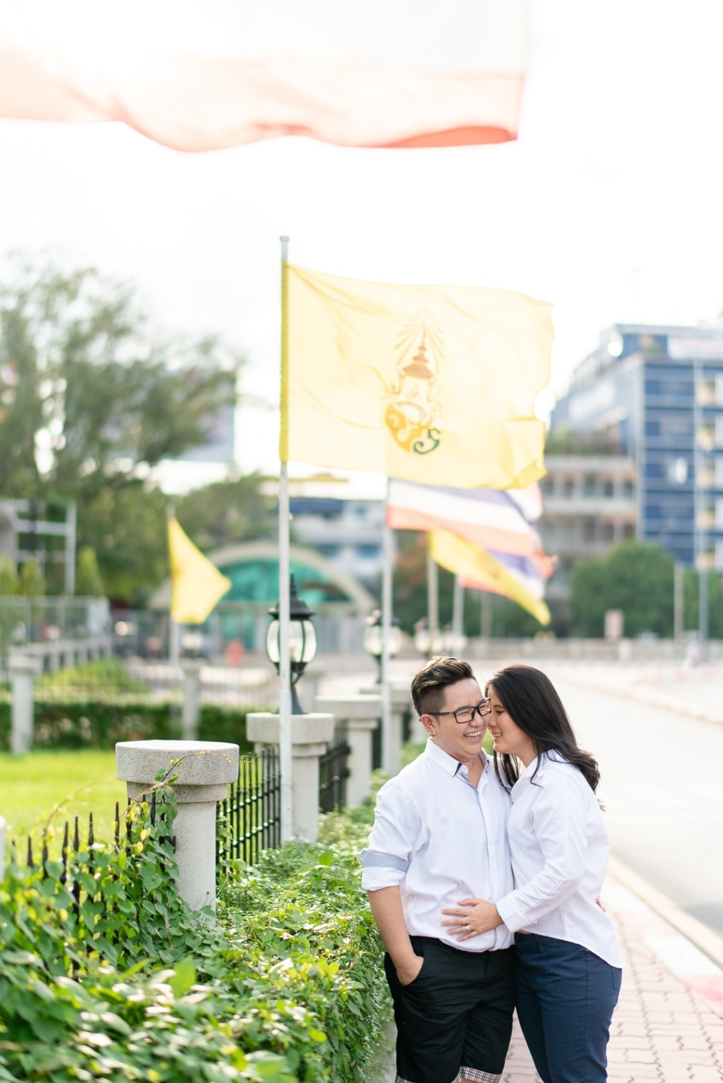 E&D: Bangkok Pre-wedding Photo | Chinatown | Hua Lamphong Station | King Rama VIII Bridge by Sahrit on OneThreeOneFour 13