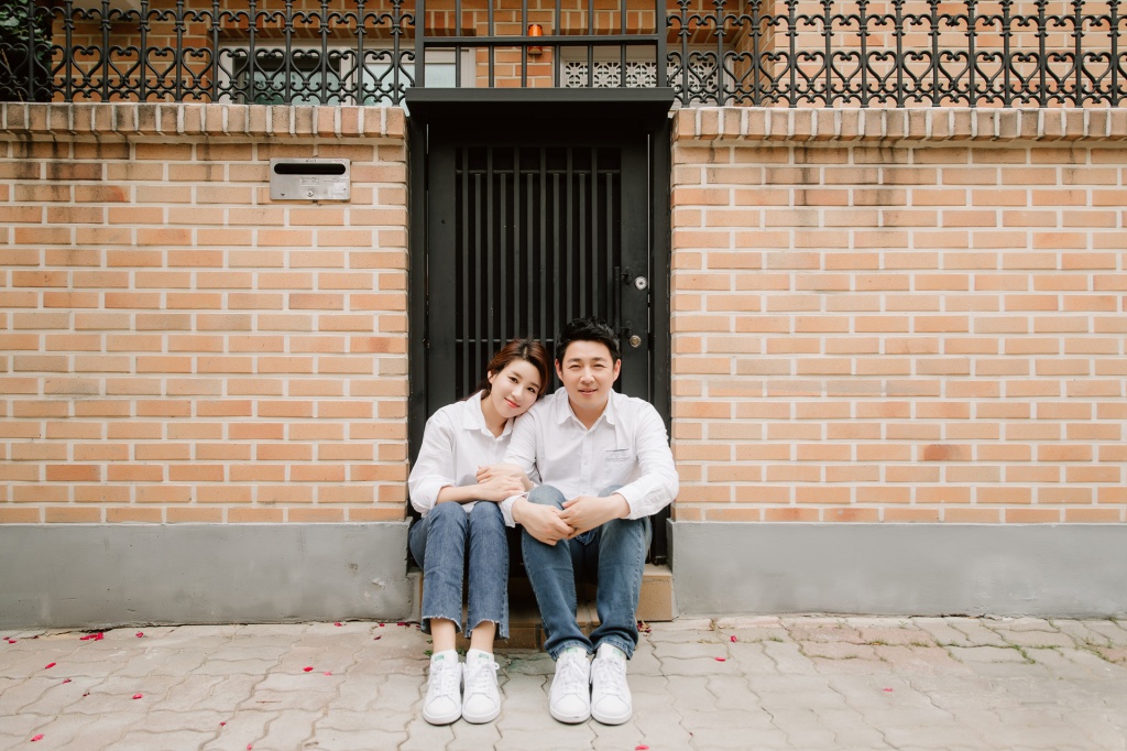 Casual Couple Shoot At Traditional Seochon Village In Korea by Jungyeol on OneThreeOneFour 7