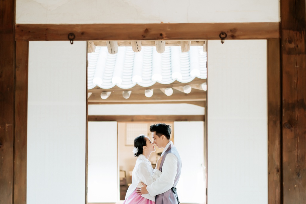 Korea Hanbok Pre-Wedding Photoshoot At Namsangol Hanok Village  by Jungyeol  on OneThreeOneFour 8