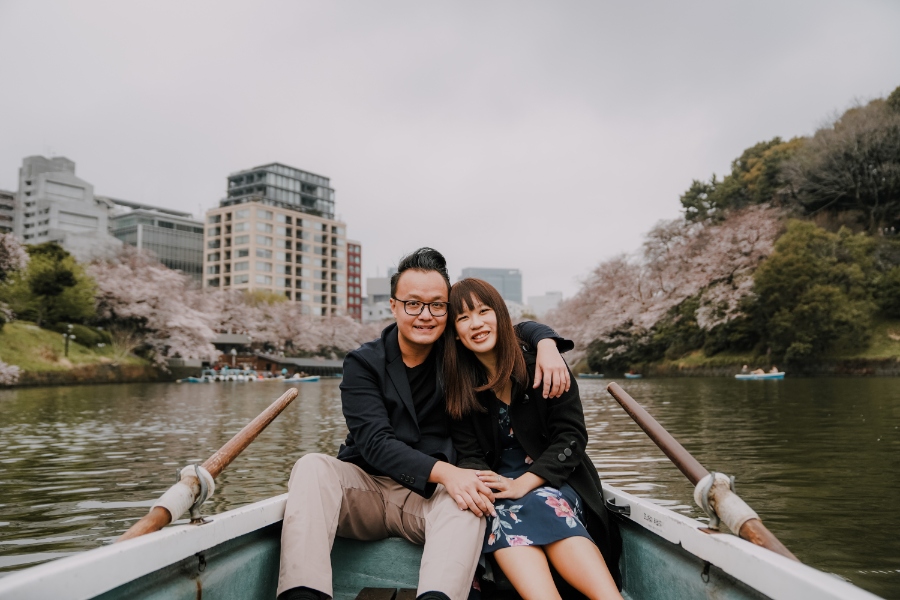 S&X: Tokyo Cherry Blossoms Engagement Photoshoot on a Boat Ride at Chidori-ga-fuchi Moat by Ghita on OneThreeOneFour 11