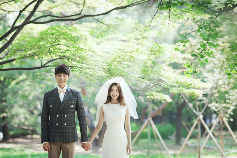 Korea Pre-Wedding Photography in Studio & Dosan Park, Seoul - 2016 Sample by May Studio on OneThreeOneFour 32
