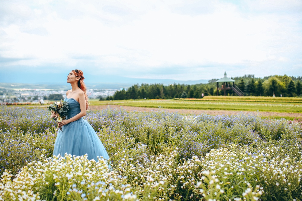 Hokkaido Pre-Wedding Photographer: Summer Photoshoot At Shikisai No Oka Alpaca Farm And Hinode Park Lavender Field by Kouta on OneThreeOneFour 12