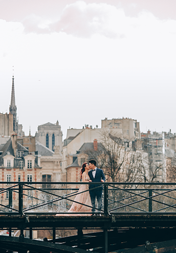Paris Pre-Wedding Photography for Singapore Couple At Eiffel Tower And Palais Royale 