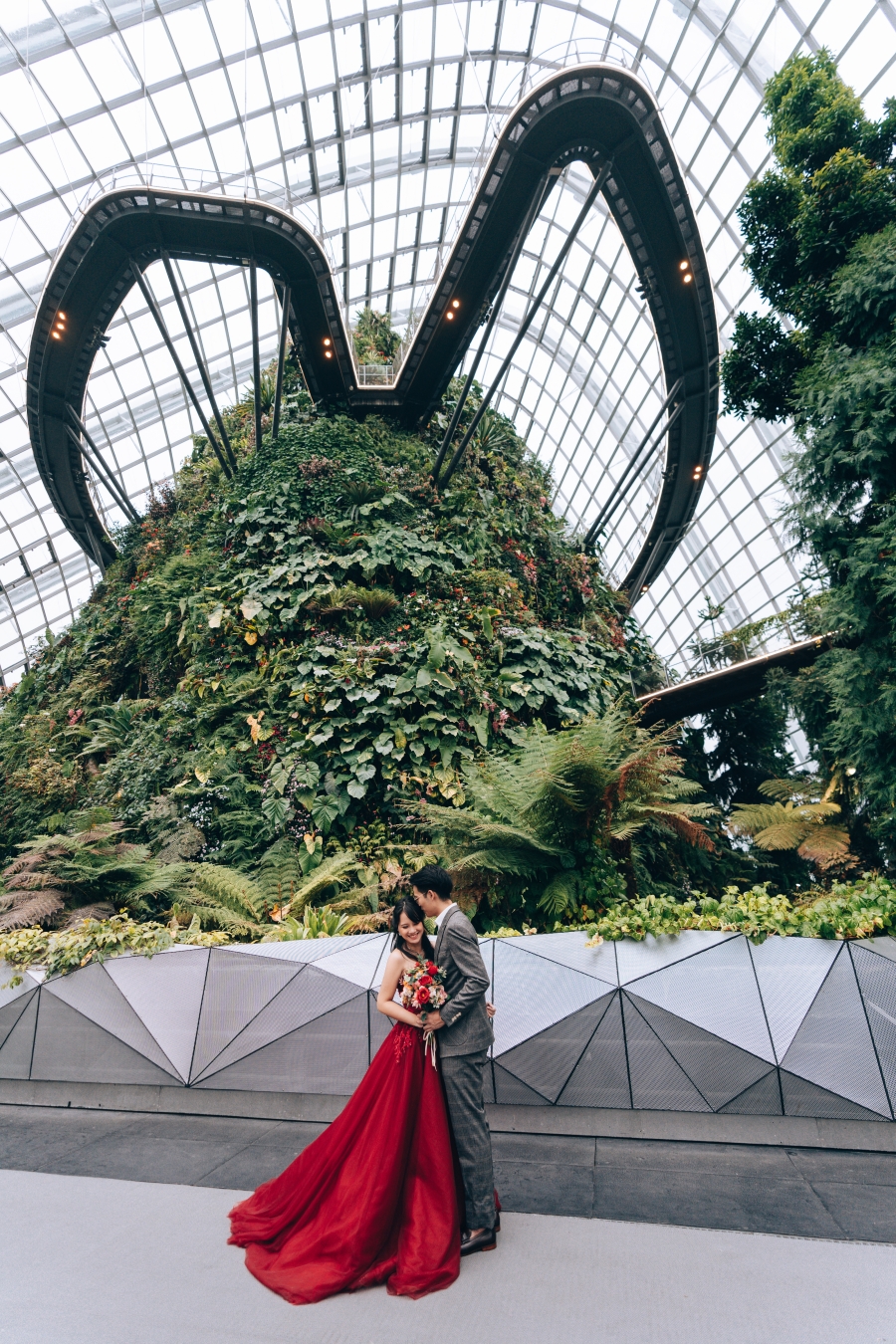 Singapore Pre-Wedding Photoshoot With Couple And Their Dogs At Bishan Park And Night Shoot At MBS by Michael on OneThreeOneFour 10