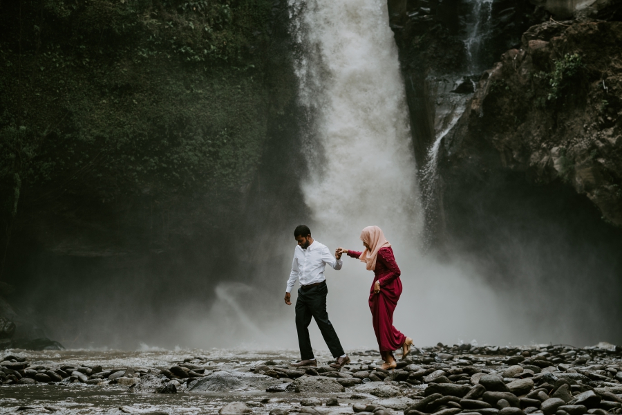 Bali Post-Wedding at Tegallalang Rice Terrace and Tegenungan Waterfall by Cahya on OneThreeOneFour 13