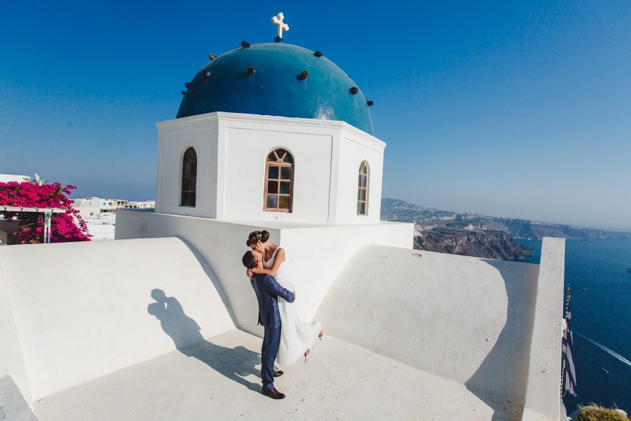 Santorini Pre-Wedding Photoshoot At Oia Blue Dome Church by Nabi on OneThreeOneFour 10