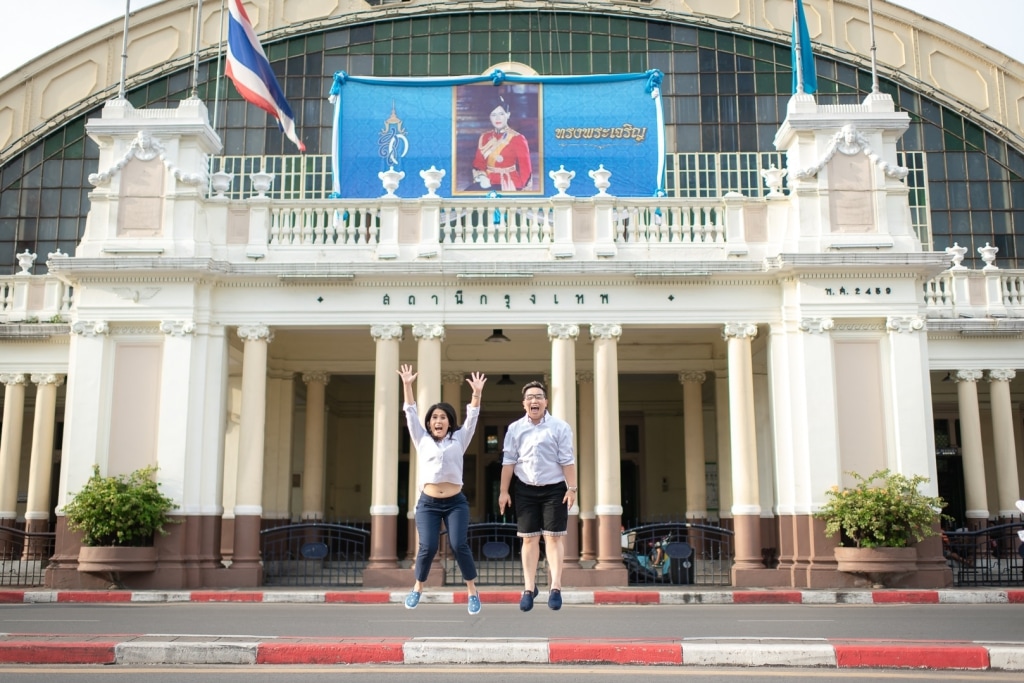 E&D: Bangkok Pre-wedding Photo | Chinatown | Hua Lamphong Station | King Rama VIII Bridge by Sahrit on OneThreeOneFour 11