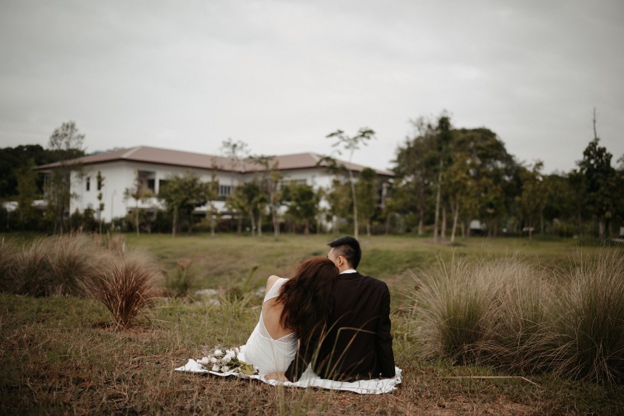 B & H - Singapore Outdoor Pre-Wedding at Jurong Lake Gardens & Back Alleys by Chan on OneThreeOneFour 12