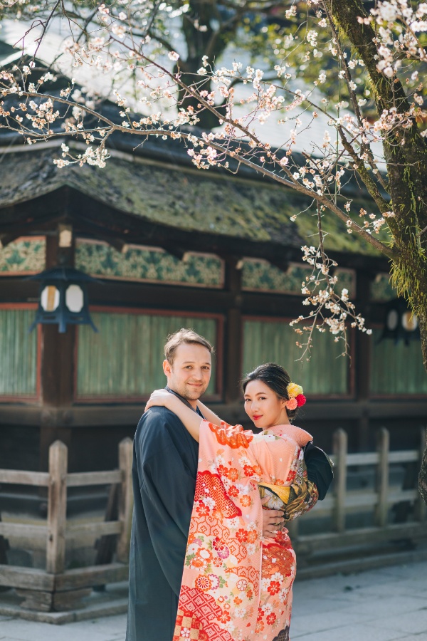 Kyoto Kimono Prewedding Photoshoot Higashiyama District Japan by Shu Hao on OneThreeOneFour 59