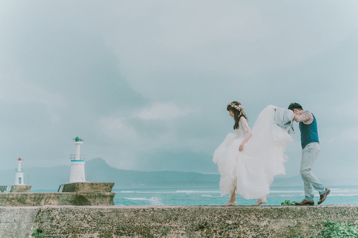 Taiwan Pre-Wedding Photoshoot Quiet Neighbourhood Rooftops Countryside Beach by  on OneThreeOneFour 35