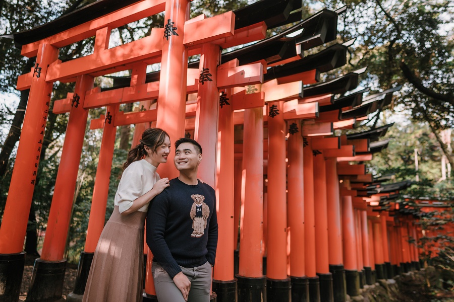 Japan Kyoto Pre-Wedding at Fushimi Inari Shrine and Nara Park by Kinosaki  on OneThreeOneFour 9