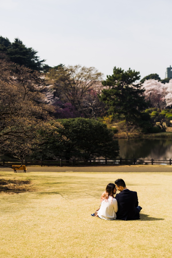 Japan Tokyo Surprise Proposal Photoshoot At Shinjuku Gyoen During Cherry Blossom Season by Koki on OneThreeOneFour 18
