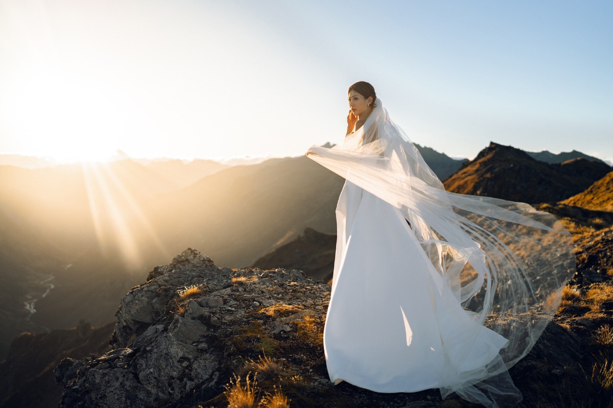 New Zealand Autumn Pre-Wedding Photoshoot Twin Peak Skippers Canyon Alpaca Farm Hilltop Cardrona Night Shoot Kombi Van by Fei on OneThreeOneFour 43