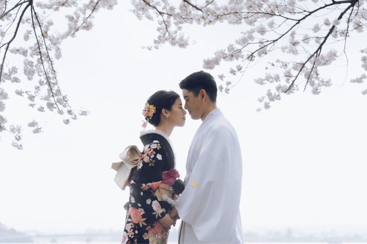 US Couple's Spring Season Kimono & Prewedding Photoshoot At Chureito Pagoda, Lake Kawaguchiko In Tokyo by Cui Cui on OneThreeOneFour 6