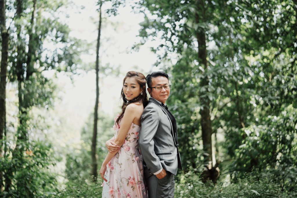 Bali Pre-wedding with Balinese Temple, Chapel and Mountain Scenes by Hendra on OneThreeOneFour 8