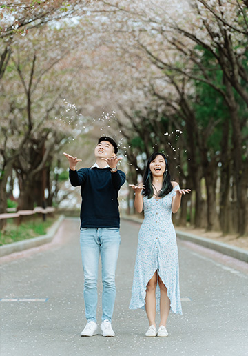 Korea Spring Casual Couple Photoshoot At Seonyudo Park