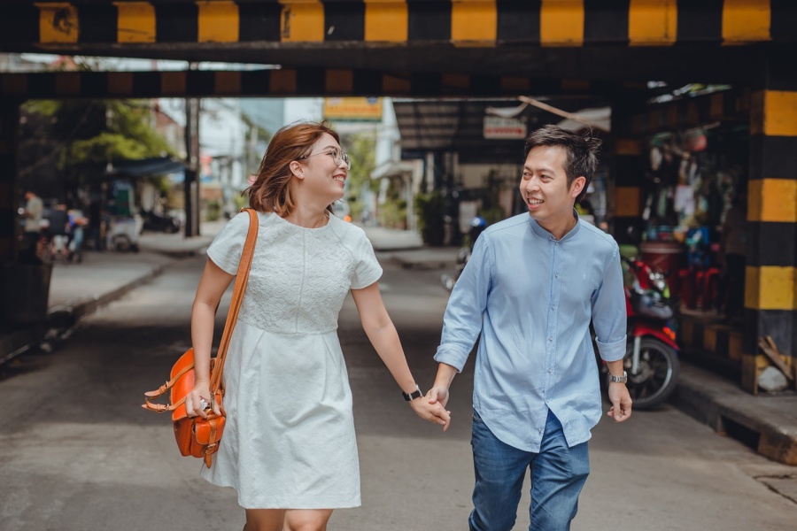 Thailand Bangkok Casual Couple Photoshoot At Olden Streets  by Por  on OneThreeOneFour 14