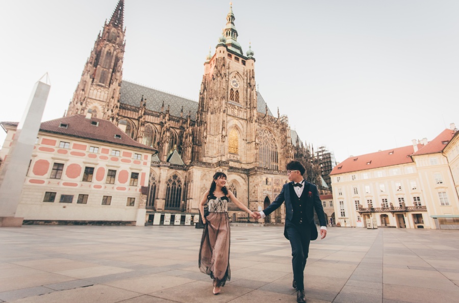 Czech Republic Prague Prewedding photoshoot at Old Town Square by Nika on OneThreeOneFour 0