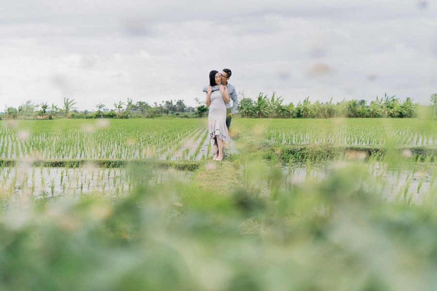 D&T: Pre-wedding in Bali at Nyanyi Beach and Rice Fields by Rhick on OneThreeOneFour 16