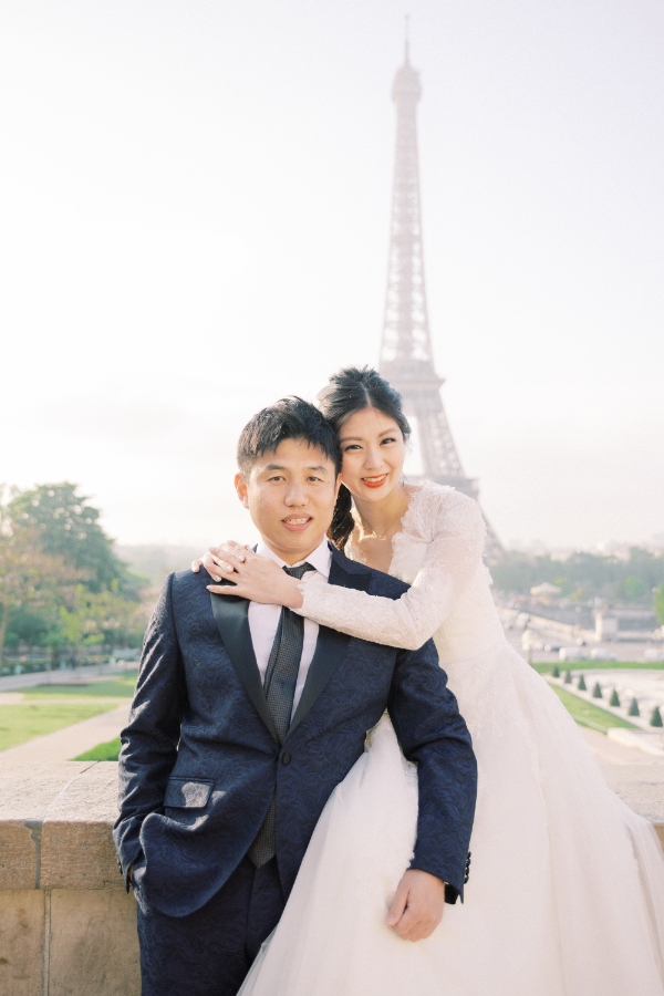 M&Y: Paris Pre-wedding Photoshoot at Pont des Arts and Luxembourg Gardens by Celine on OneThreeOneFour 4