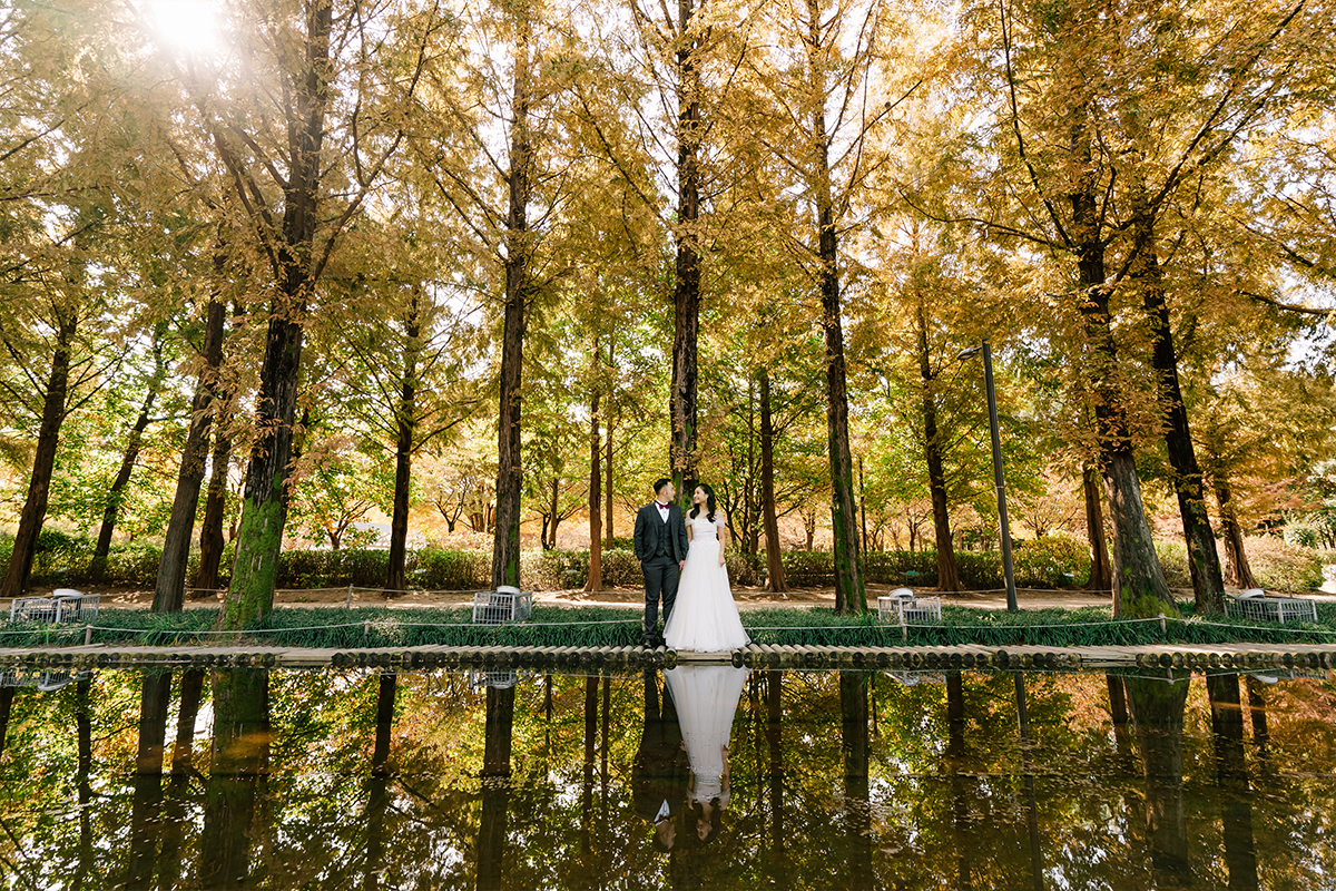 Yellow Gingko Autumn Pre-Wedding in Korea - Seoul Forest, Namsamgol Hanok Village & Samcheong-dong Cafe Street by Jungyeol on OneThreeOneFour 3