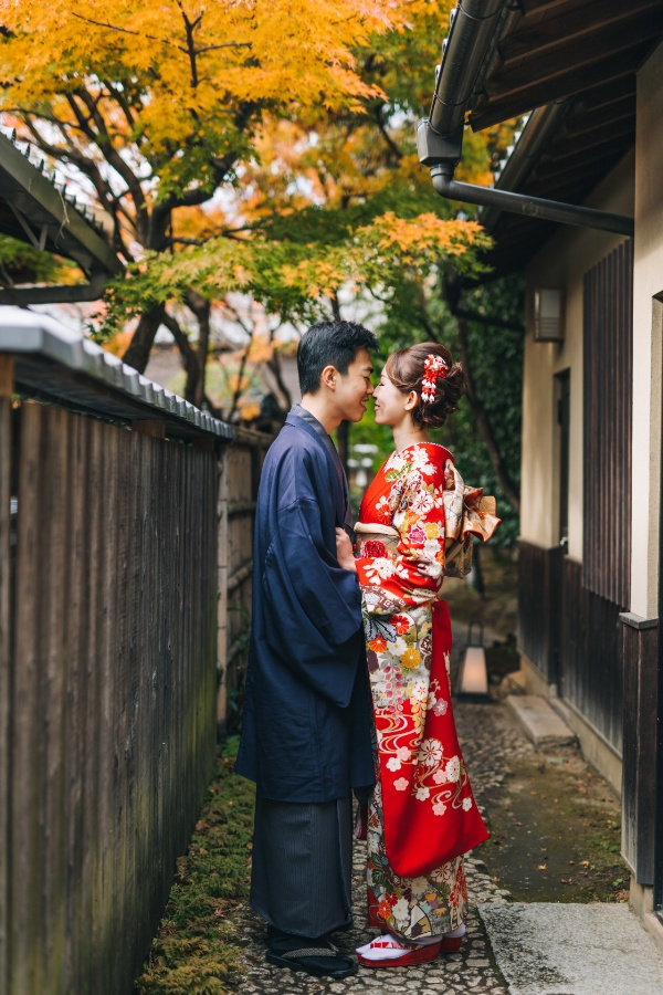Japan Kyoto Autumn Higashiyama Kimono Prewedding Photoshoot by Shu Hao on OneThreeOneFour 30