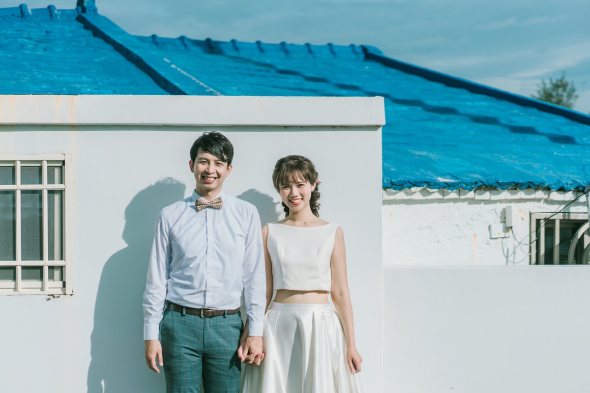 Taiwan Pre-Wedding Photoshoot Quaint Neighborhood Lush Green Hills Beach Romantic Getaway by  on OneThreeOneFour 6