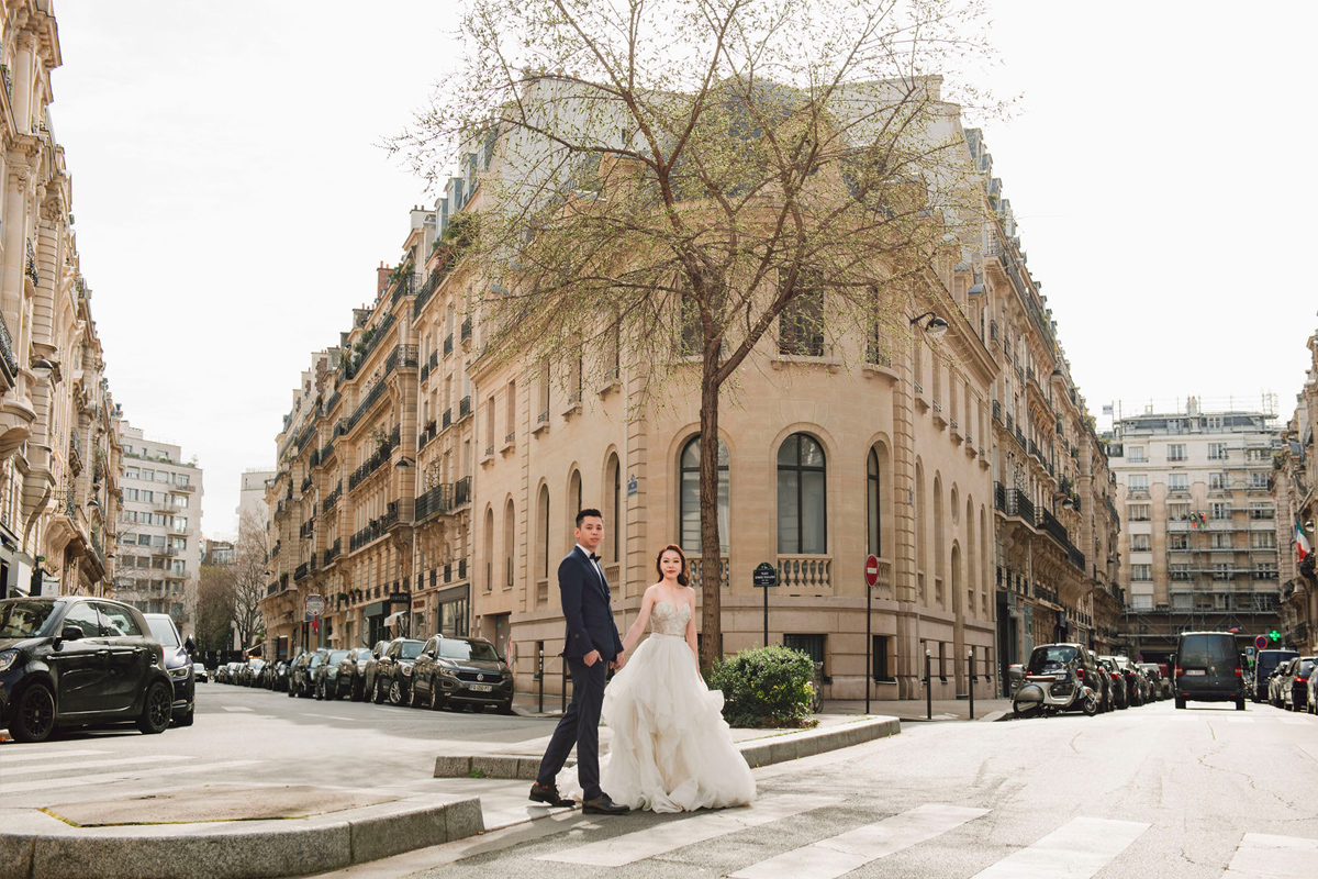 Springtime Romance: Paris Pre-Wedding Photoshoot | Eiffel Tower, Trocadero, Café, Louvre, Camoens Avenue, Bir Hakeim Bridge by Arnel on OneThreeOneFour 6