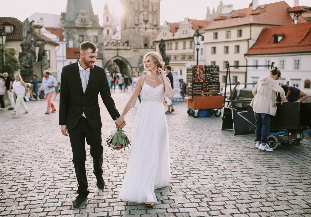 Prague Pre-Wedding Photoshoot At Charles Bridge  by Vickie on OneThreeOneFour 16