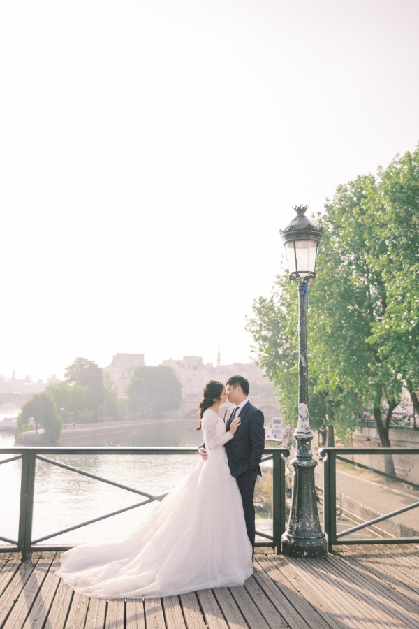 M&Y: Paris Pre-wedding Photoshoot at Pont des Arts and Luxembourg Gardens by Celine on OneThreeOneFour 12