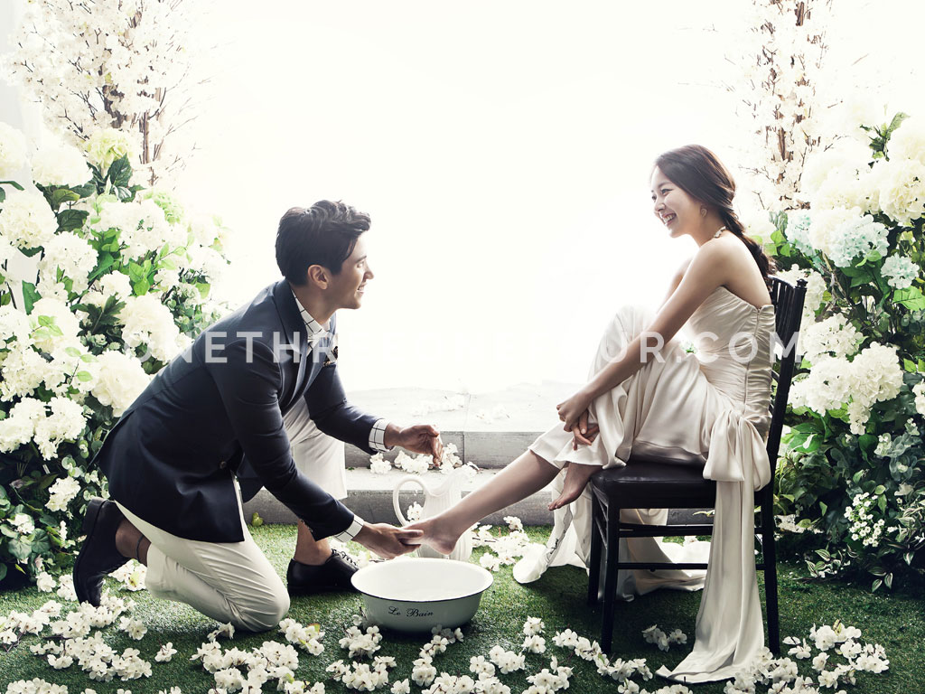 White | Korean Pre-wedding Photography by Pium Studio on OneThreeOneFour 9