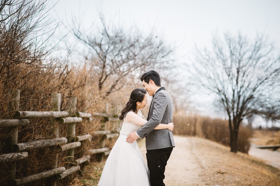 LL&ZY: Magical pre-wedding in Seoul at Haneul Park, National Folk Museum and Samcheong-dong by Junghoon on OneThreeOneFour 2