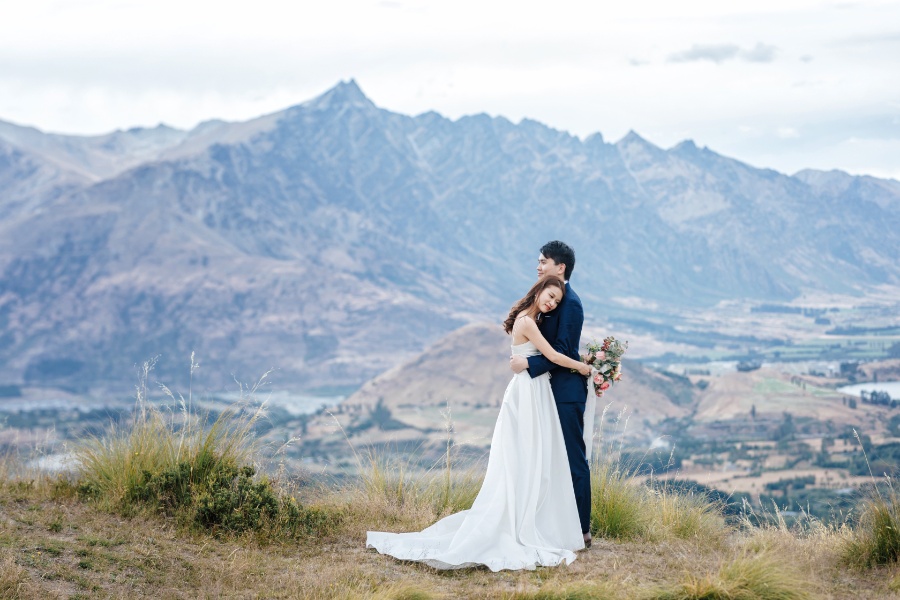 J&W: New Zealand Pre-wedding Photoshoot on Panoramic Hilltop by Fei on OneThreeOneFour 15