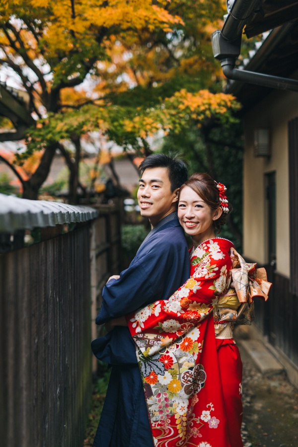 Japan Kyoto Autumn Higashiyama Kimono Prewedding Photoshoot by Shu Hao on OneThreeOneFour 32