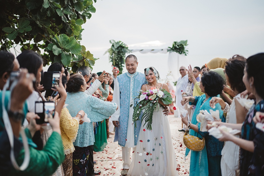 Bali Traditional Destination Wedding At Private Beach  by Cahya  on OneThreeOneFour 9