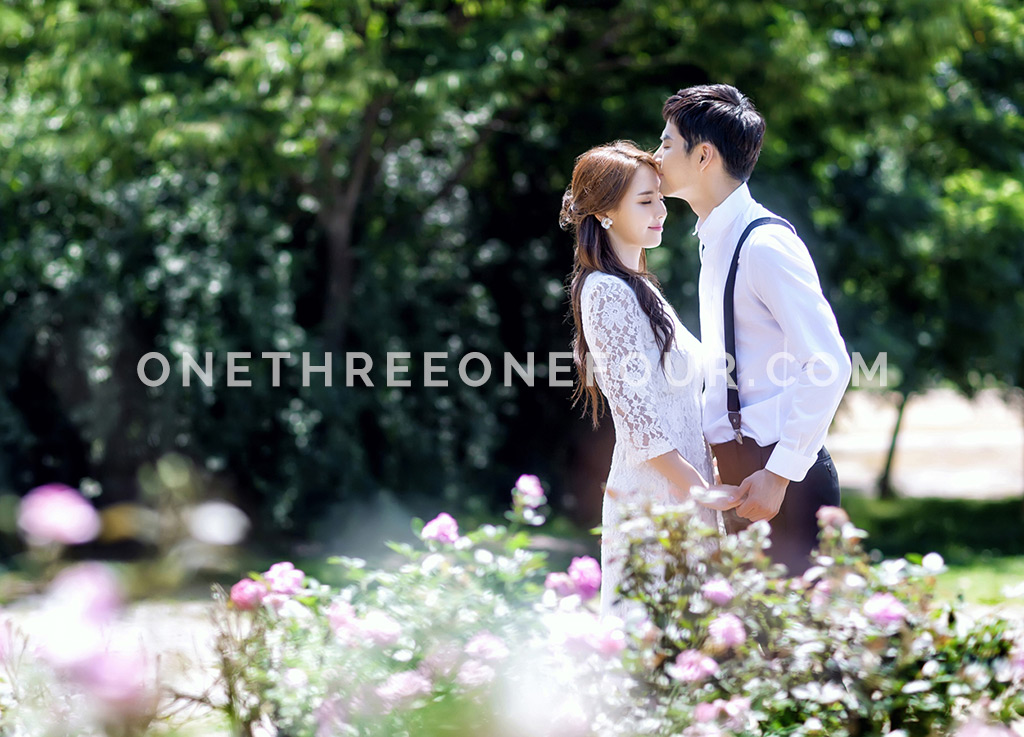 Korean Wedding Photos: Outdoor by SUM Studio on OneThreeOneFour 17