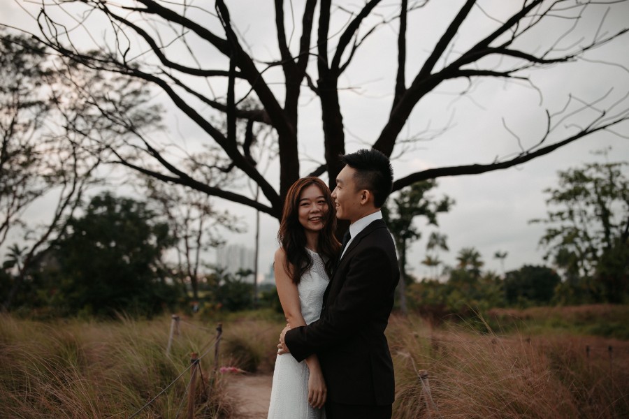 B & H - Singapore Outdoor Pre-Wedding at Jurong Lake Gardens & Back Alleys by Chan on OneThreeOneFour 0