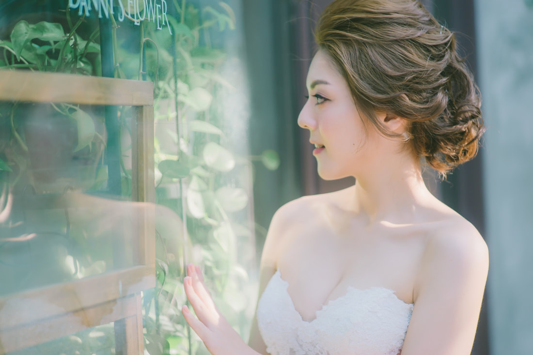 Taiwan Pre-Wedding Photoshoot At The Beach And Shopping Street  by Star  on OneThreeOneFour 11