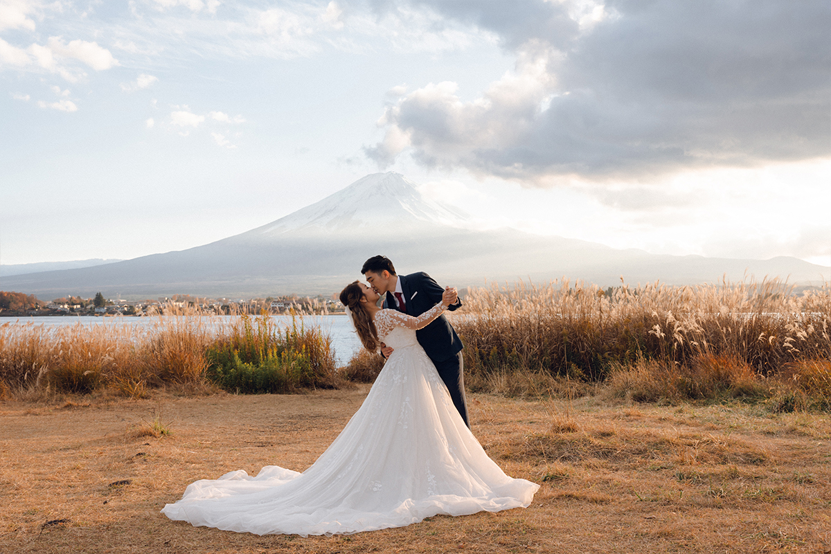 Autumn Maple Leaves Pre-Wedding Photoshoot in Mount Fuji  by Dahe on OneThreeOneFour 20