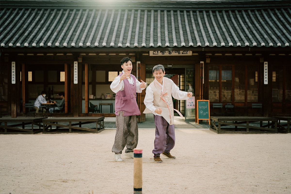 Korea Hanbok Family Photoshoot in Namsangol Hanok Village by Jungyeol on OneThreeOneFour 11