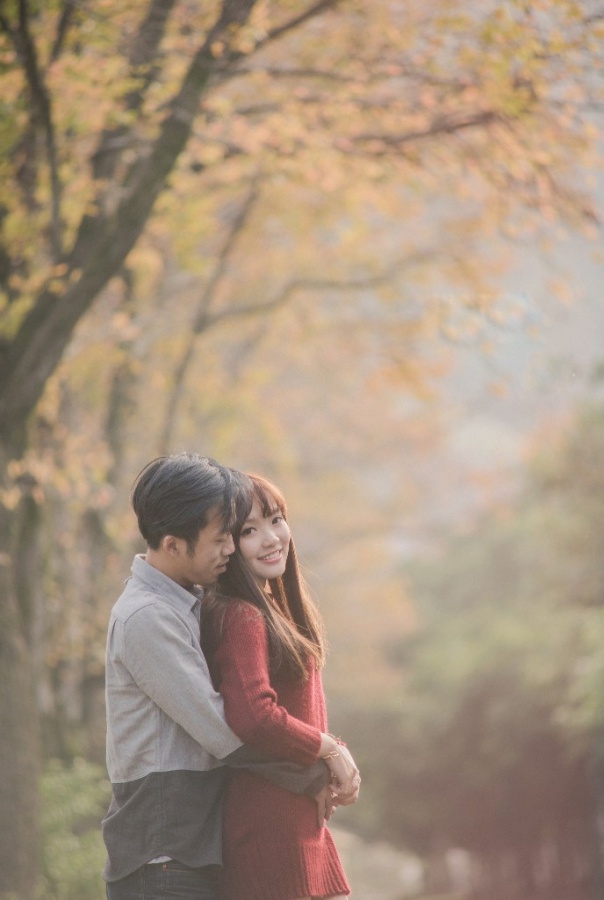 Taiwan Outdoor Pre-Wedding Photoshoot During Autumn  by Weishin on OneThreeOneFour 4