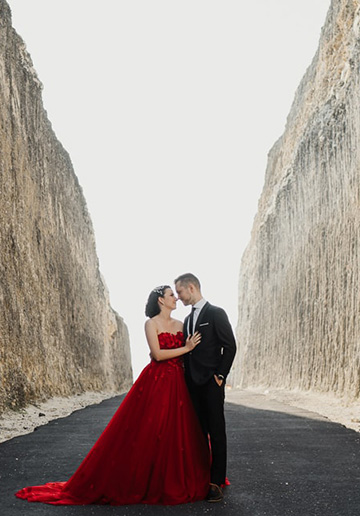 Pre-Wedding Photographer In Bali: Photoshoot At Melasti Beach