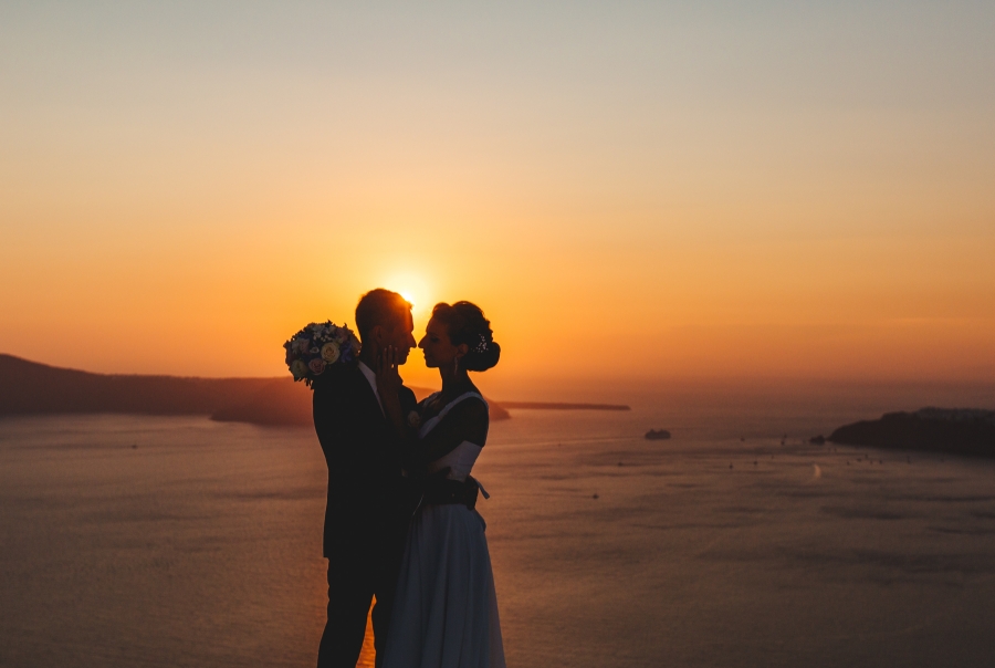 Santorini Pre-Wedding Photoshoot At Oia Blue Dome Church by Nabi on OneThreeOneFour 25